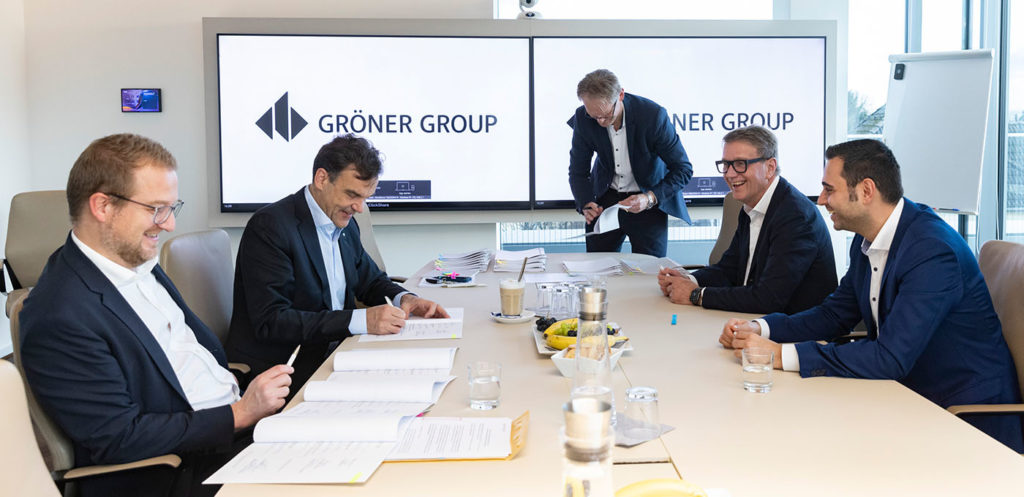 RheinEnergie Gröner Group AG ecobuilding AG Partnerschaft Verhandlungstisch